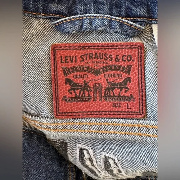 Levis NBA San Antonio Spurs
Womens Denim Trucker Jacket Jean
Size L large used - Picture 4 of 13